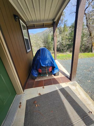 11238 E Evans Creek Road, Rogue River, OR 97537