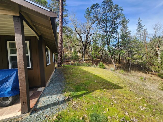 11238 E Evans Creek Road, Rogue River, OR 97537