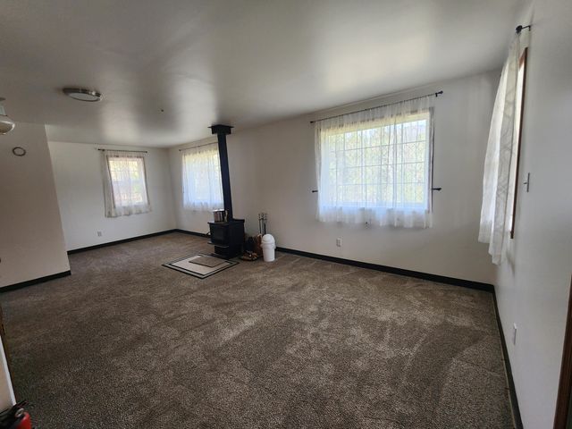 11238 E Evans Creek Road, Rogue River, OR 97537