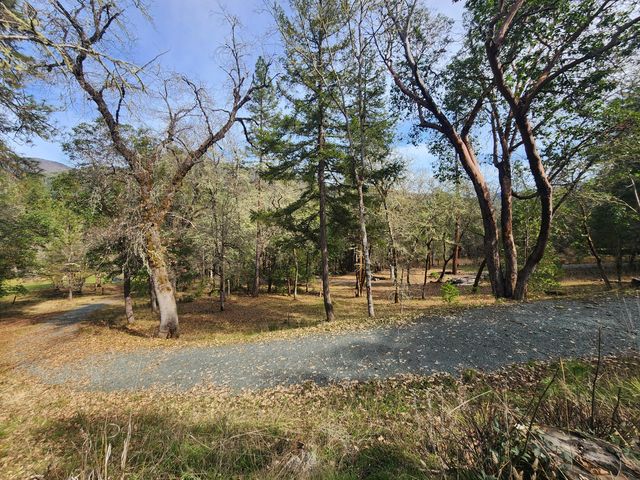 11238 E Evans Creek Road, Rogue River, OR 97537