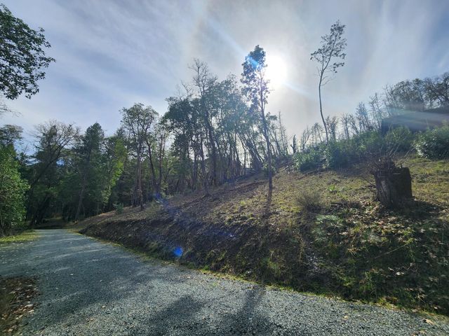 11238 E Evans Creek Road, Rogue River, OR 97537