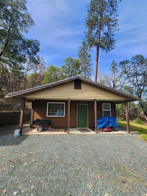 11238 E Evans Creek Road, Rogue River, OR 97537