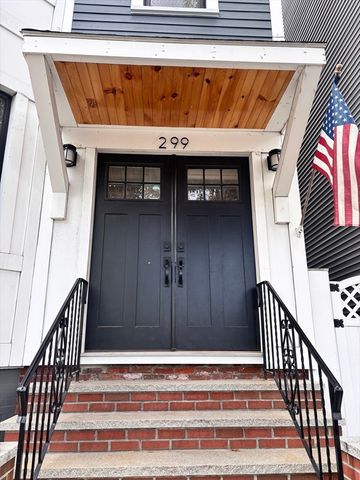 299 Maverick St 3, Boston, MA 02128