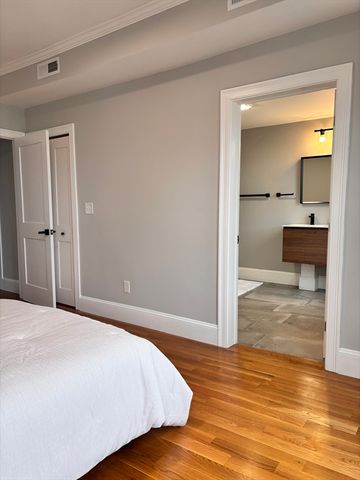 299 Maverick St 3, Boston, MA 02128