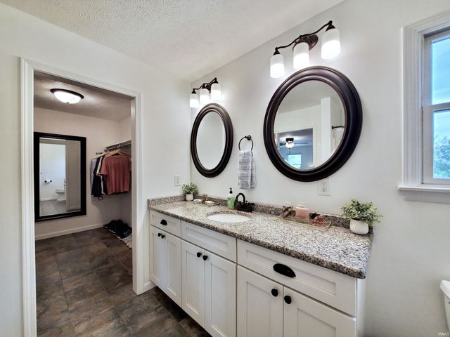 51020 Ashley Drive, Granger, IN 46530