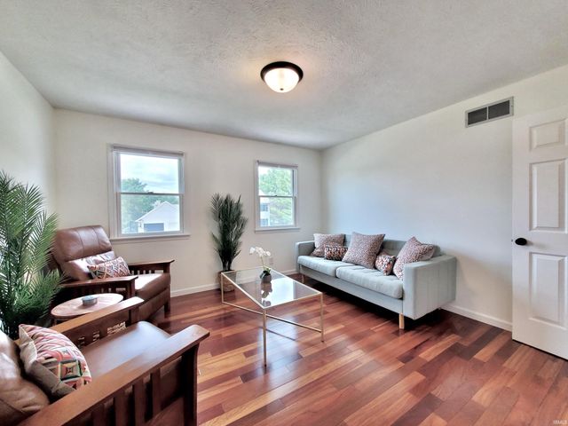 51020 Ashley Drive, Granger, IN 46530