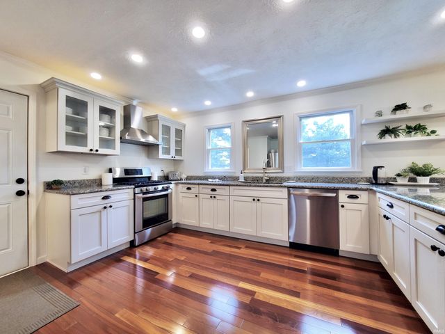 51020 Ashley Drive, Granger, IN 46530