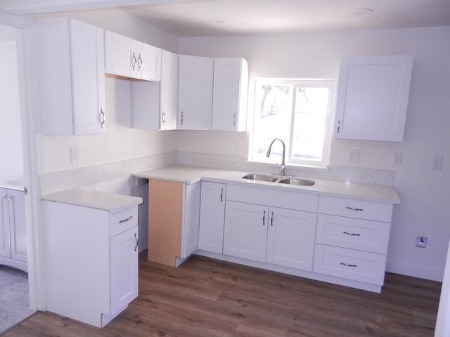 2413 S Sierra Vista Avenue, Fresno, CA 93725