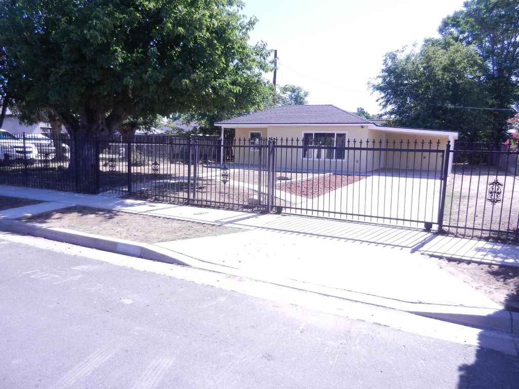 2413 S Sierra Vista Avenue, Fresno, CA 93725