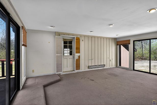 200 SW Yorkshire RD, Topeka, KS 66606