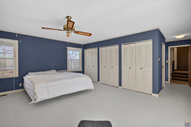 200 SW Yorkshire RD, Topeka, KS 66606