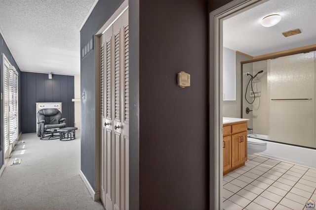 200 SW Yorkshire RD, Topeka, KS 66606