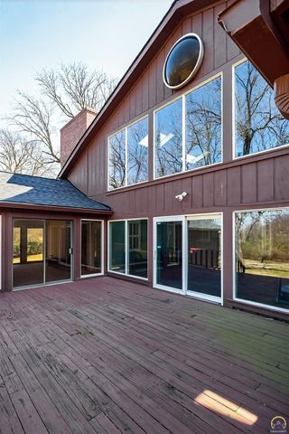 200 SW Yorkshire RD, Topeka, KS 66606