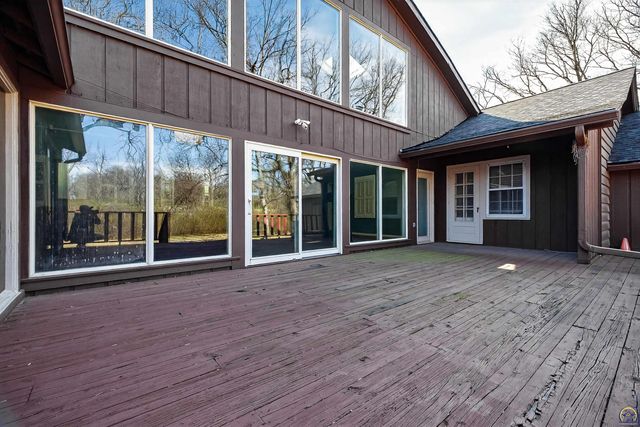 200 SW Yorkshire RD, Topeka, KS 66606