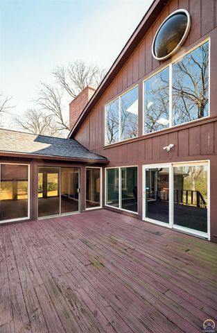 200 SW Yorkshire RD, Topeka, KS 66606