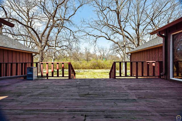 200 SW Yorkshire RD, Topeka, KS 66606
