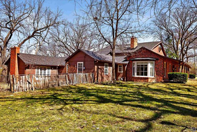 200 SW Yorkshire RD, Topeka, KS 66606