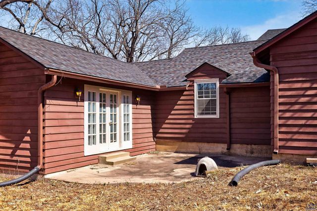 200 SW Yorkshire RD, Topeka, KS 66606