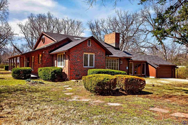 200 SW Yorkshire RD, Topeka, KS 66606