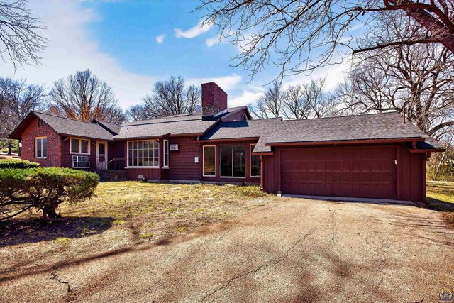 200 SW Yorkshire RD, Topeka, KS 66606