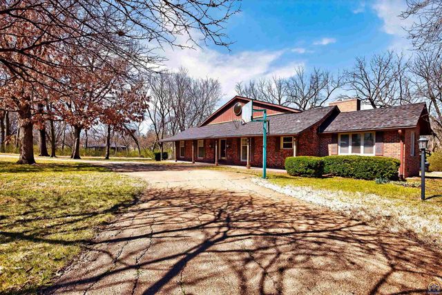 200 SW Yorkshire RD, Topeka, KS 66606