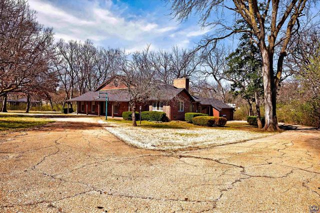 200 SW Yorkshire RD, Topeka, KS 66606