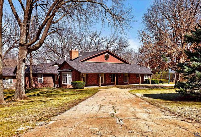 200 SW Yorkshire RD, Topeka, KS 66606