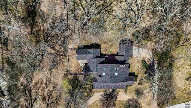 200 SW Yorkshire RD, Topeka, KS 66606
