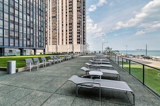 900 N Lake Shore Drive 2405, Chicago, IL 60611