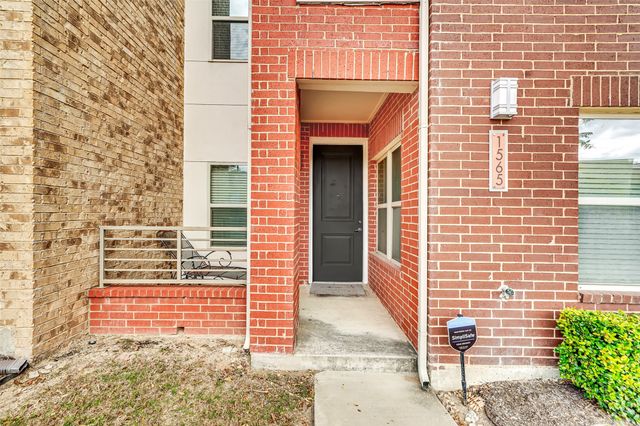 1565 Fiji Street, Dallas, TX 75203