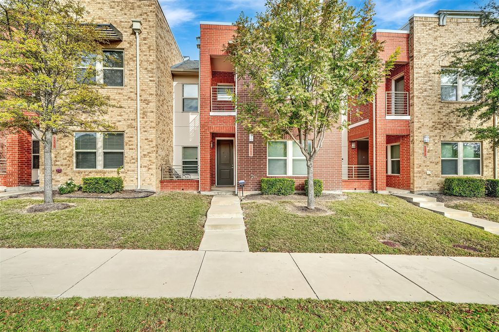 1565 Fiji Street, Dallas, TX 75203