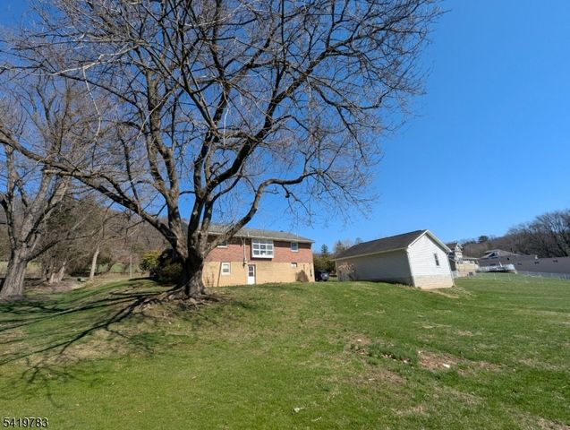 831 Uniontown Rd, Lopatcong Twp., NJ 08865