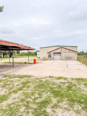 17115 County Road 831, Pearland, TX 77584