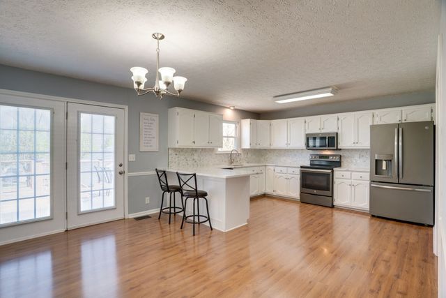 145 S Palmers Chapel Rd, White House, TN 37188