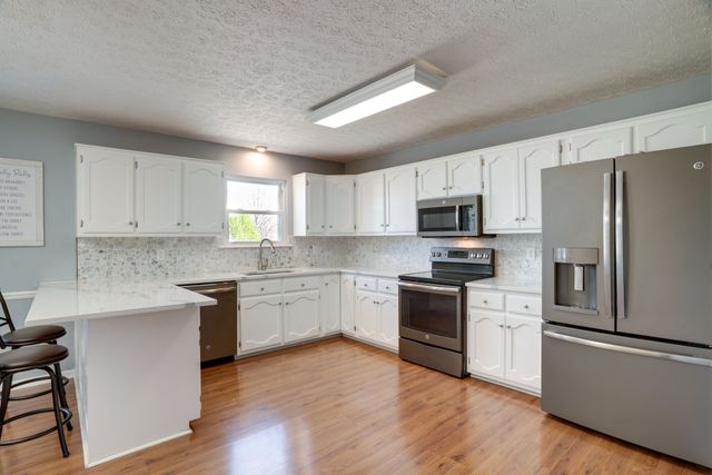 145 S Palmers Chapel Rd, White House, TN 37188