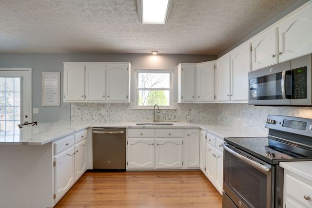 145 S Palmers Chapel Rd, White House, TN 37188