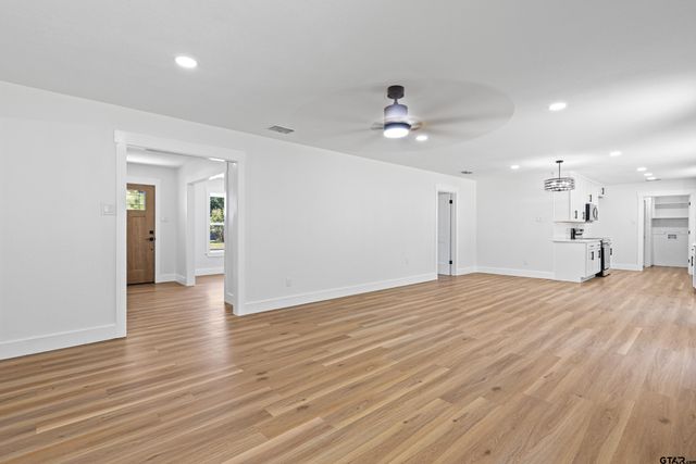 1907 Beth Dr., Longview, TX 75605