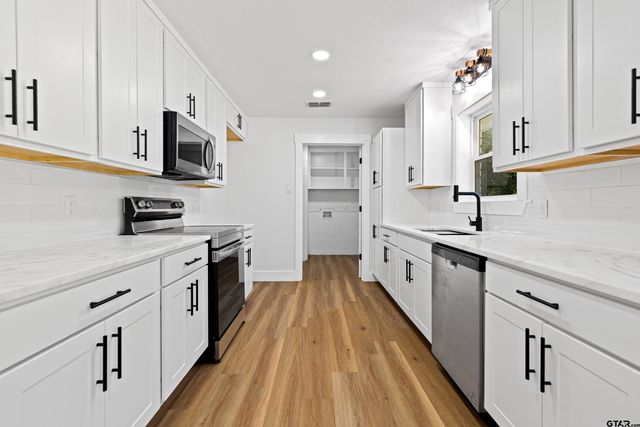 1907 Beth Dr., Longview, TX 75605