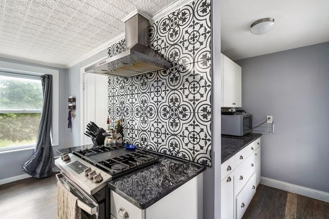 11 Stone Path Lane, Easthampton, MA 01027