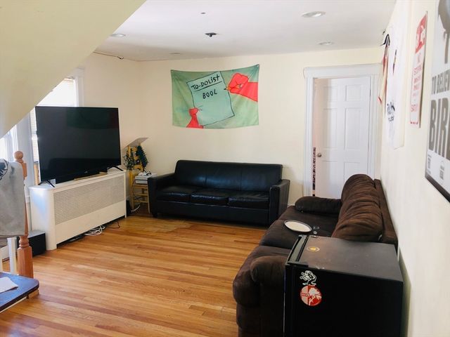 18 Stockwell St 18, Boston, MA 02120