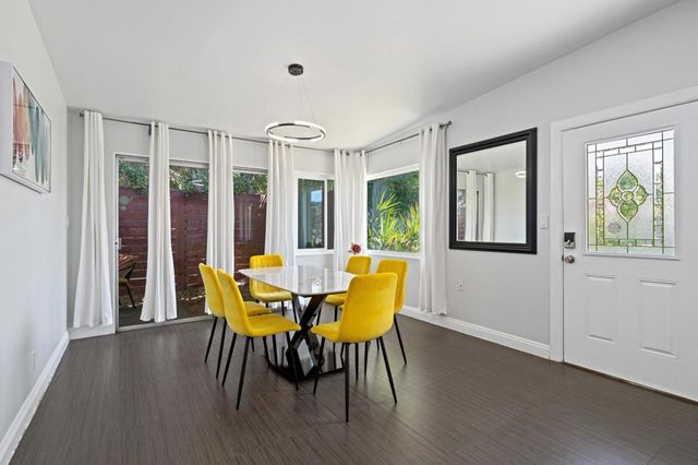 515 N Calle Marcus, Palm Springs, CA 92262