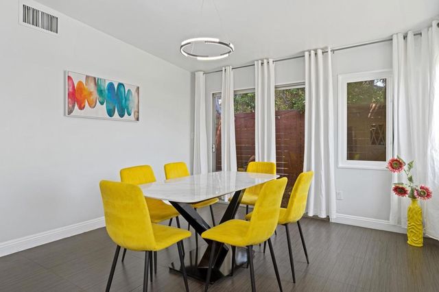 515 N Calle Marcus, Palm Springs, CA 92262