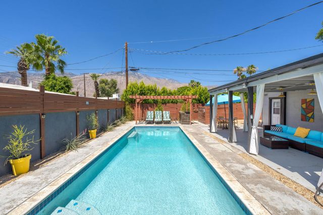 515 N Calle Marcus, Palm Springs, CA 92262