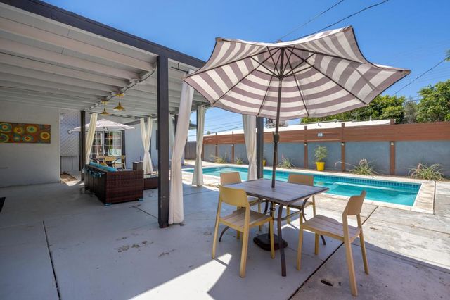 515 N Calle Marcus, Palm Springs, CA 92262