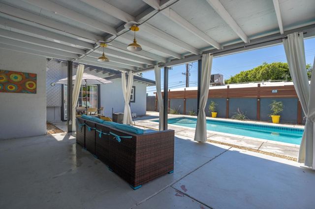 515 N Calle Marcus, Palm Springs, CA 92262