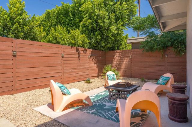 515 N Calle Marcus, Palm Springs, CA 92262