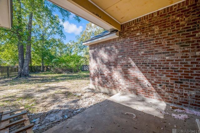 21036 April Ln, Livingston, LA 70754