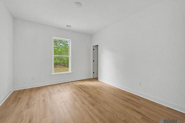 21036 April Ln, Livingston, LA 70754