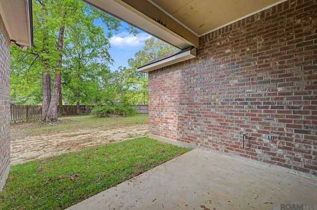 21036 April Ln, Livingston, LA 70754