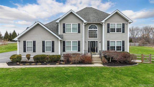 24 DUNTHORNE Drive, Bloomingburg, NY 12721